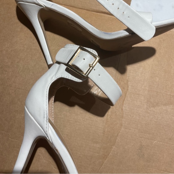White heels - Picture 2 of 3